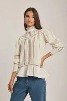 داليدرس بلوزة نسائية مخرمة أوف وايت