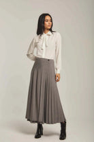 داليدرس بلوزة نسائية سادة بربطة عنق