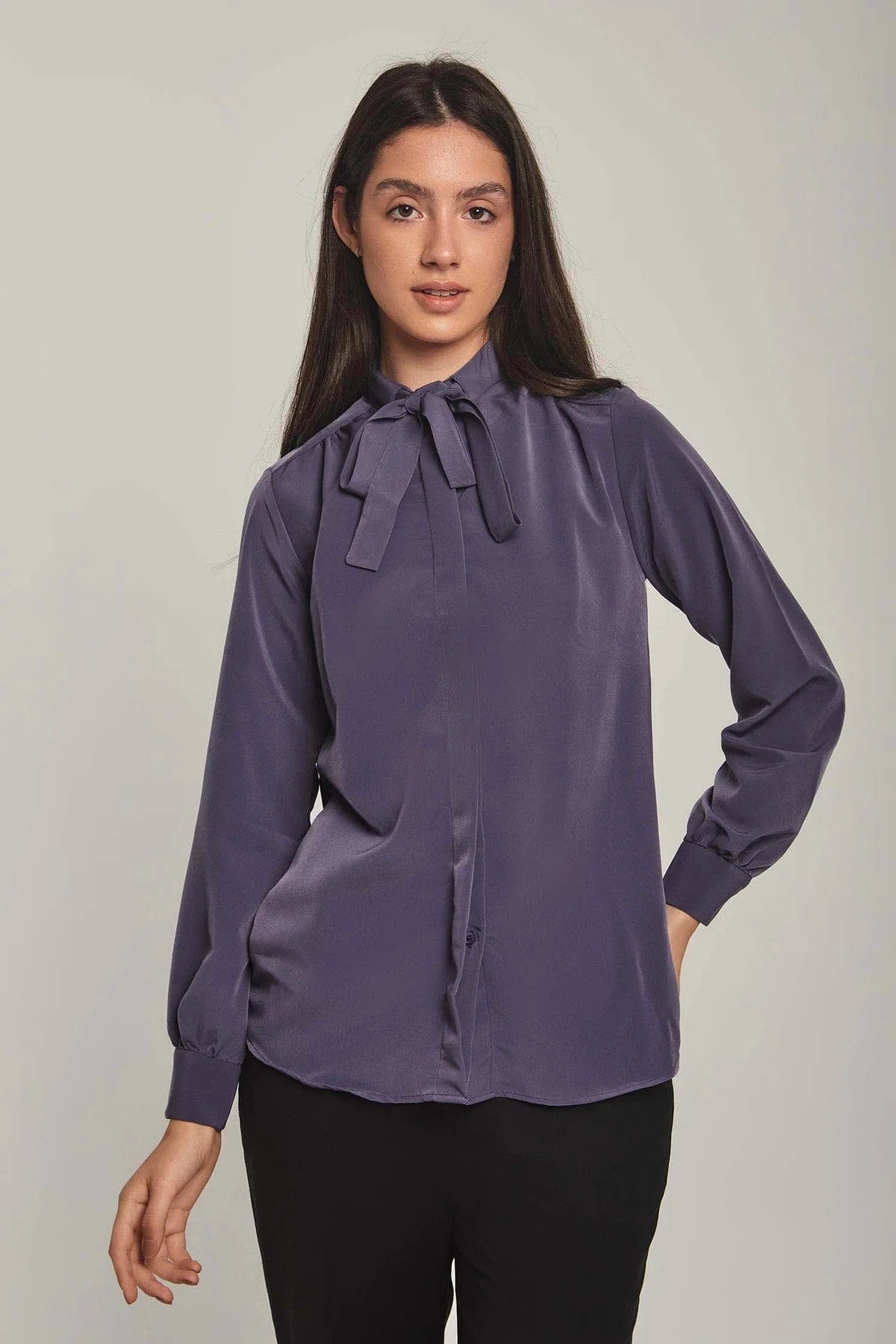 داليدرس بلوزة نسائية سادة بربطة عنق