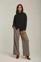 داليدرس بلوزة نسائية سادة بربطة عنق