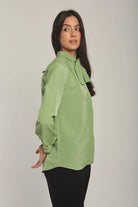 داليدرس بلوزة نسائية سادة بربطة عنق