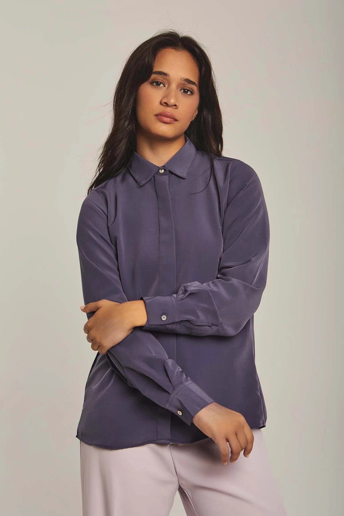 داليدرس بلوزة نسائية على شكل قميص سادة