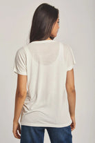 داليدرس تيشرت نسائي بتطريز وطبعة على الصدر بيج فاتح