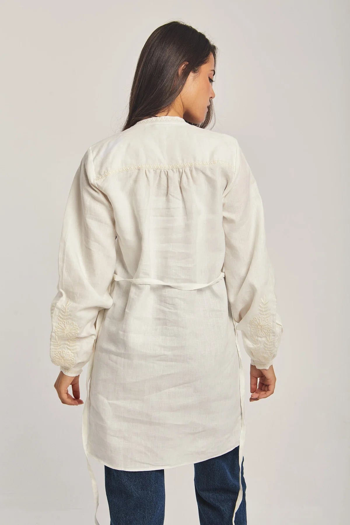 داليدرس تونك نسائي مطرز بأكمام طويلة أوف وايت