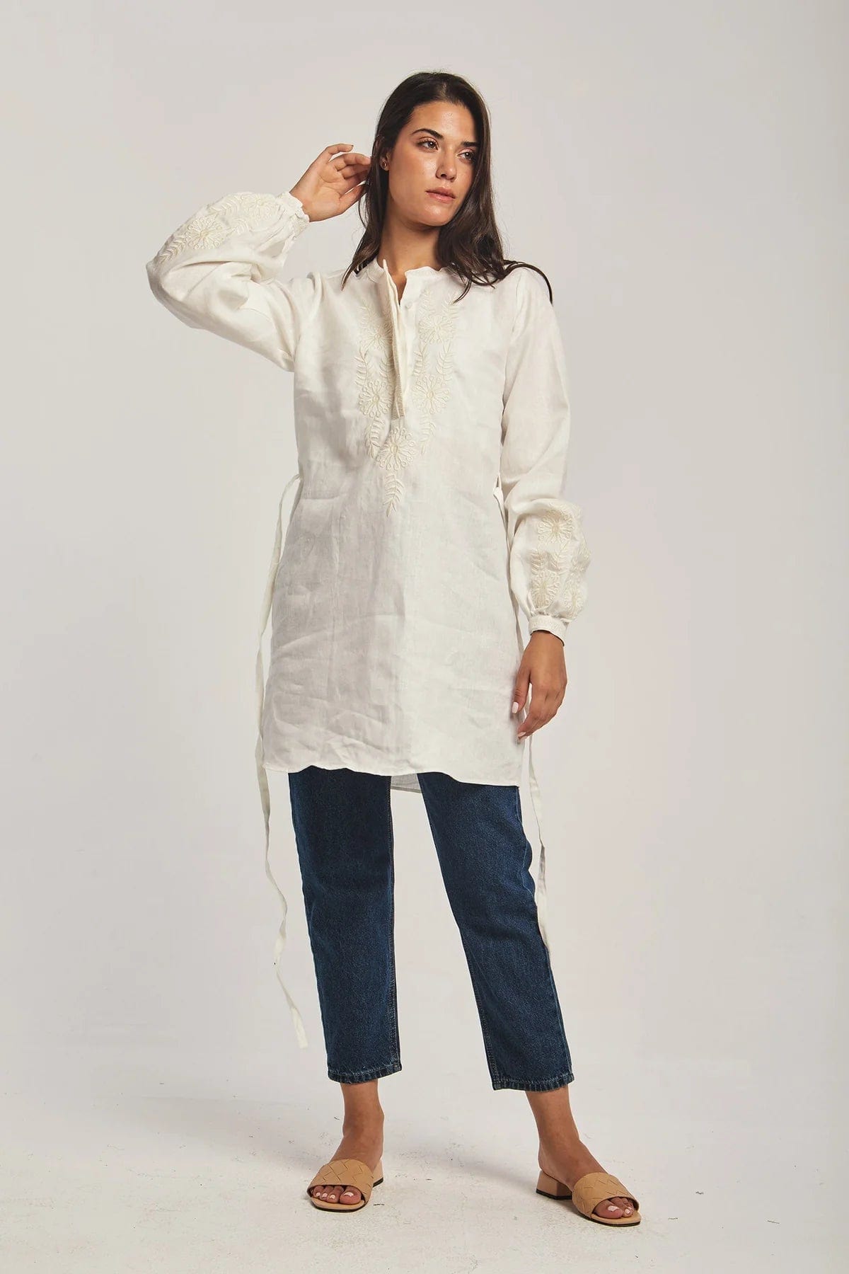 داليدرس تونك نسائي مطرز بأكمام طويلة أوف وايت