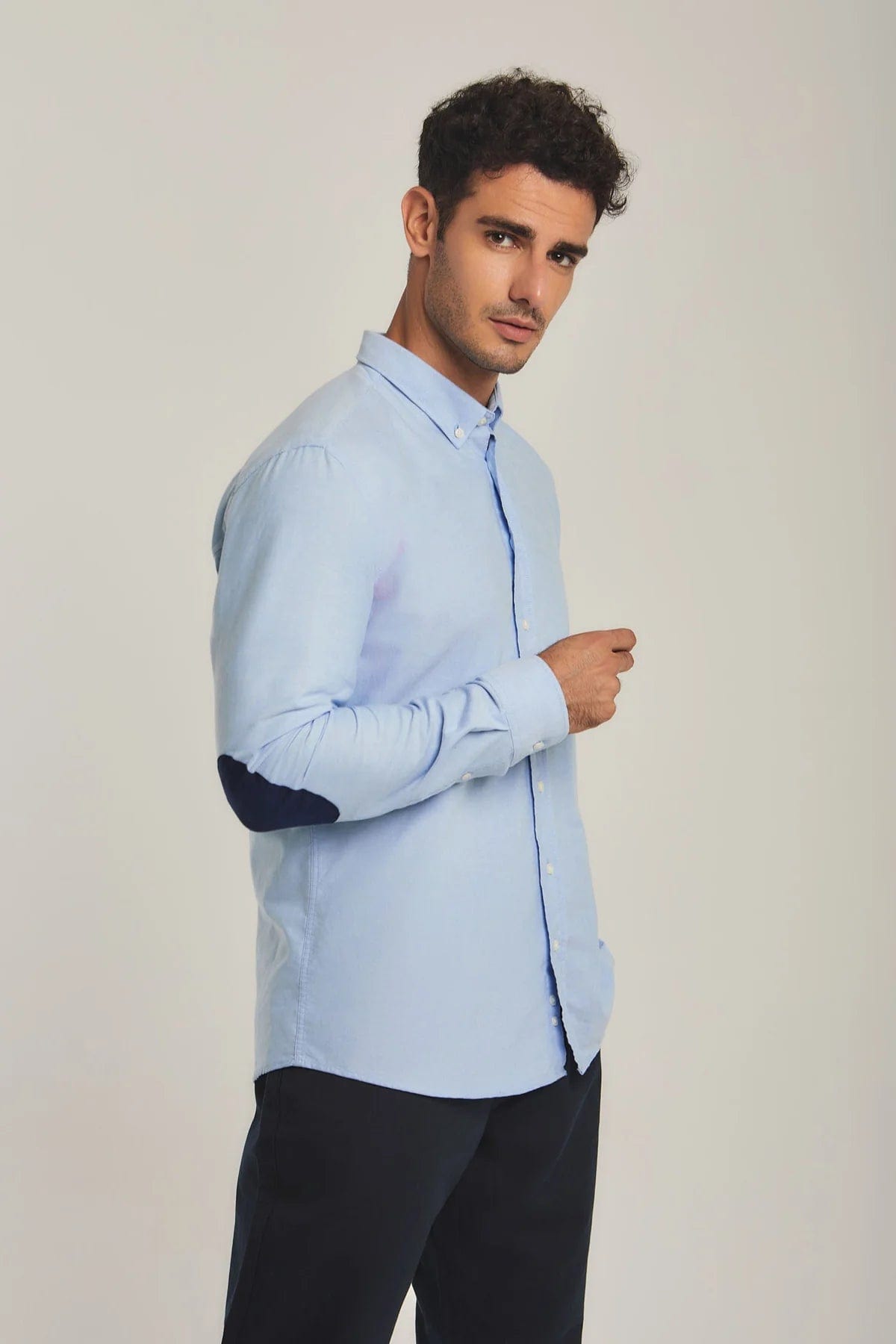 داليدرس قميص رجالي سادة بأزرار أمامية وياقة كم طويل