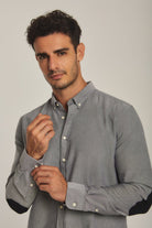 داليدرس قميص رجالي سادة بأزرار أمامية وياقة كم طويل