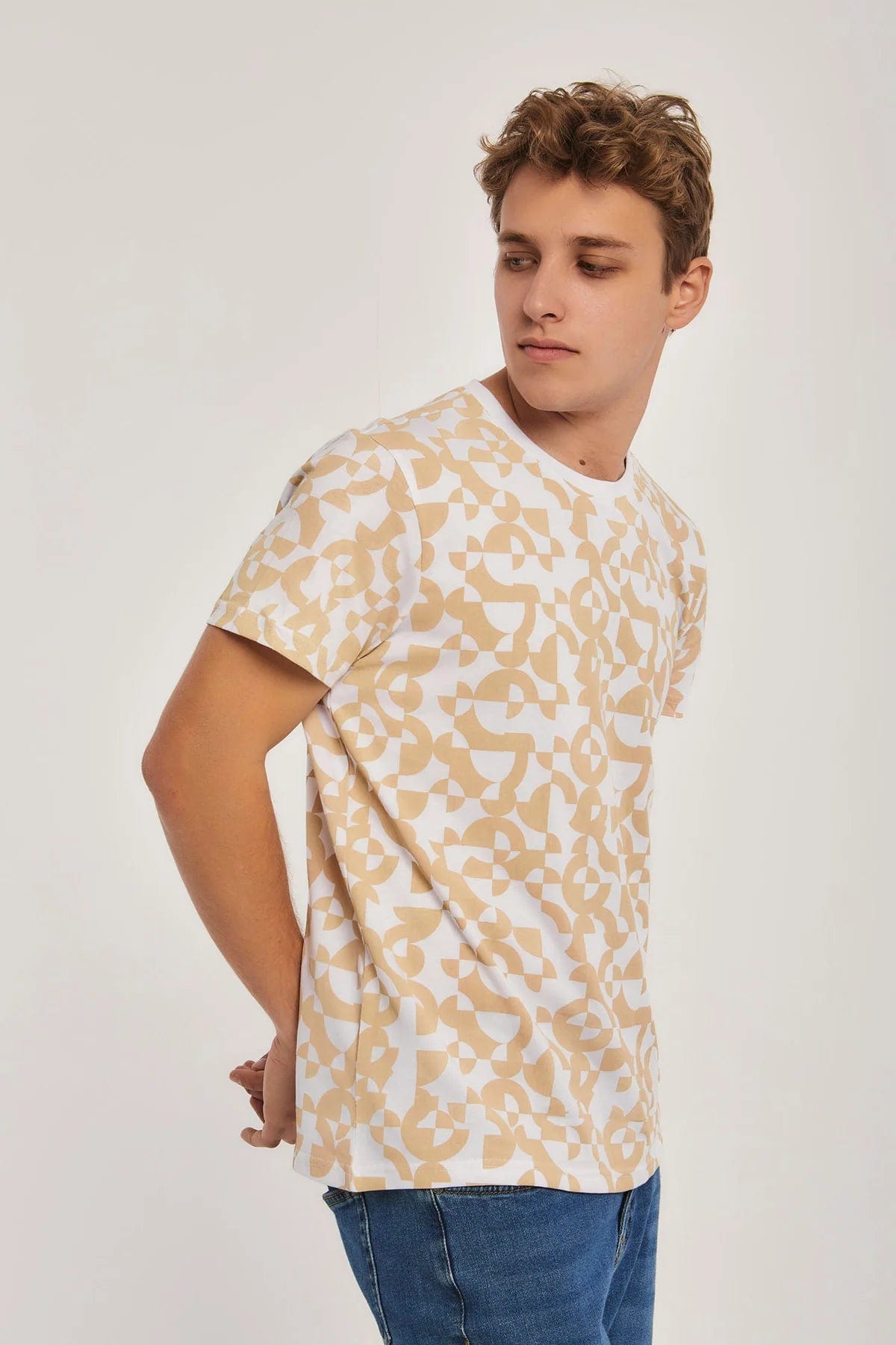 داليدرس تيشيرت منقوش نص كم برقبة دائرية رجالي اخضر فاتح