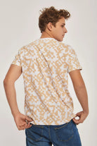 داليدرس تيشيرت منقوش نص كم برقبة دائرية رجالي اخضر فاتح