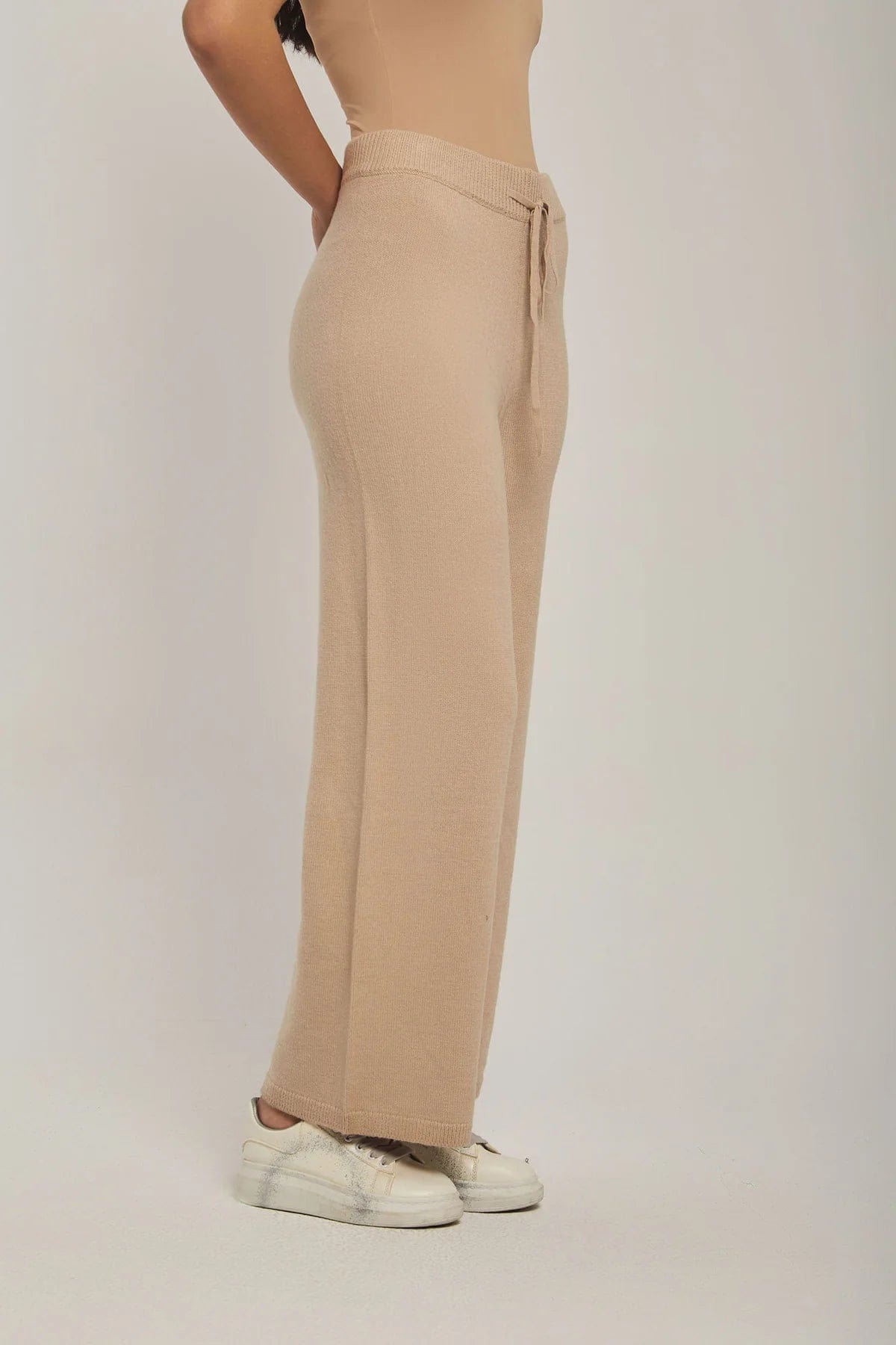 داليدرس بنطال شارلسستون نسائي سادة كريمي