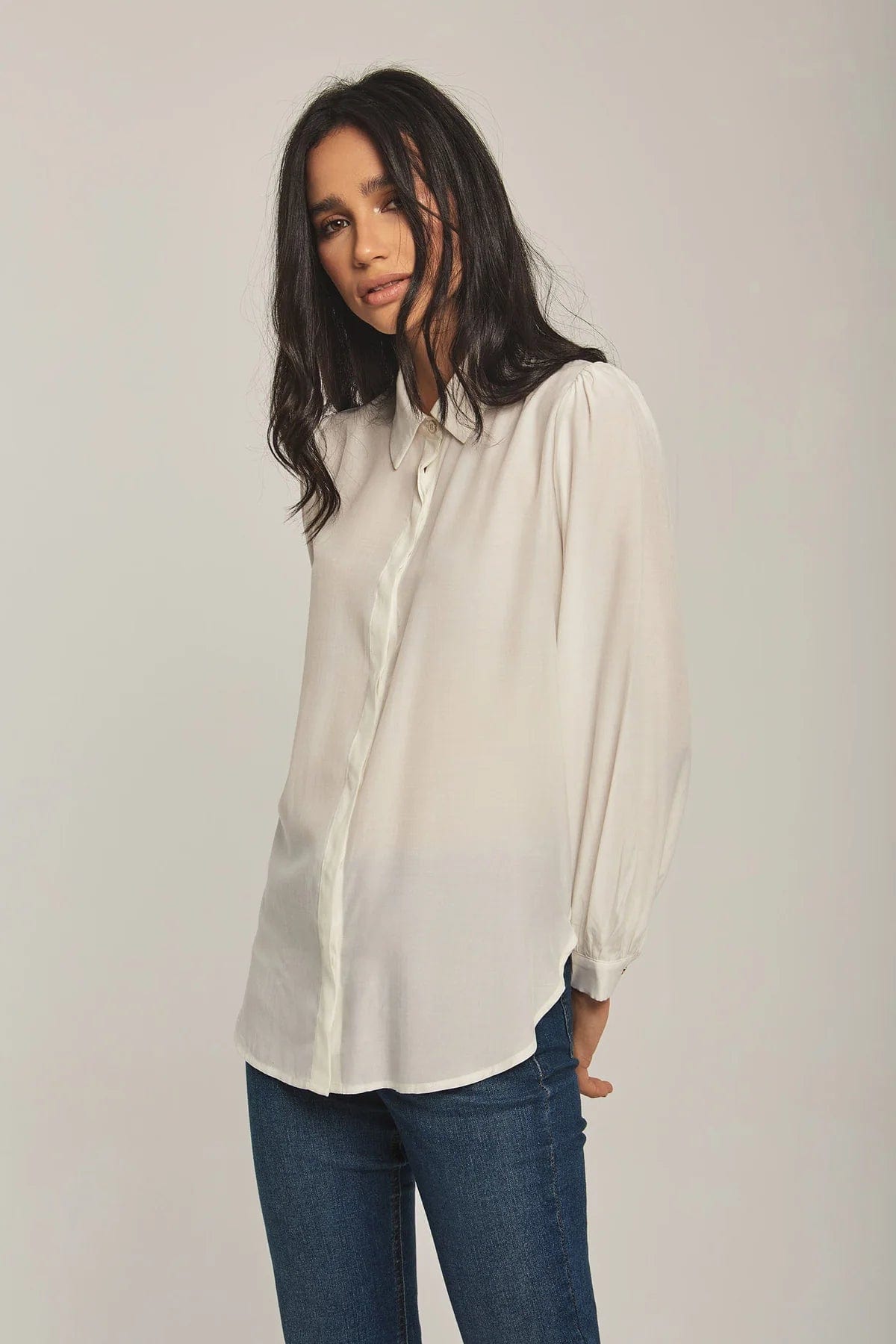 داليدرس بلوزة نسائية أبيض سادة أوف وايت