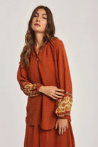 داليدرس بلوزة سادة كم طويل بف منقوش متعدد الألوان