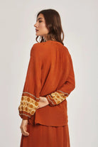 داليدرس بلوزة سادة كم طويل بف منقوش متعدد الألوان