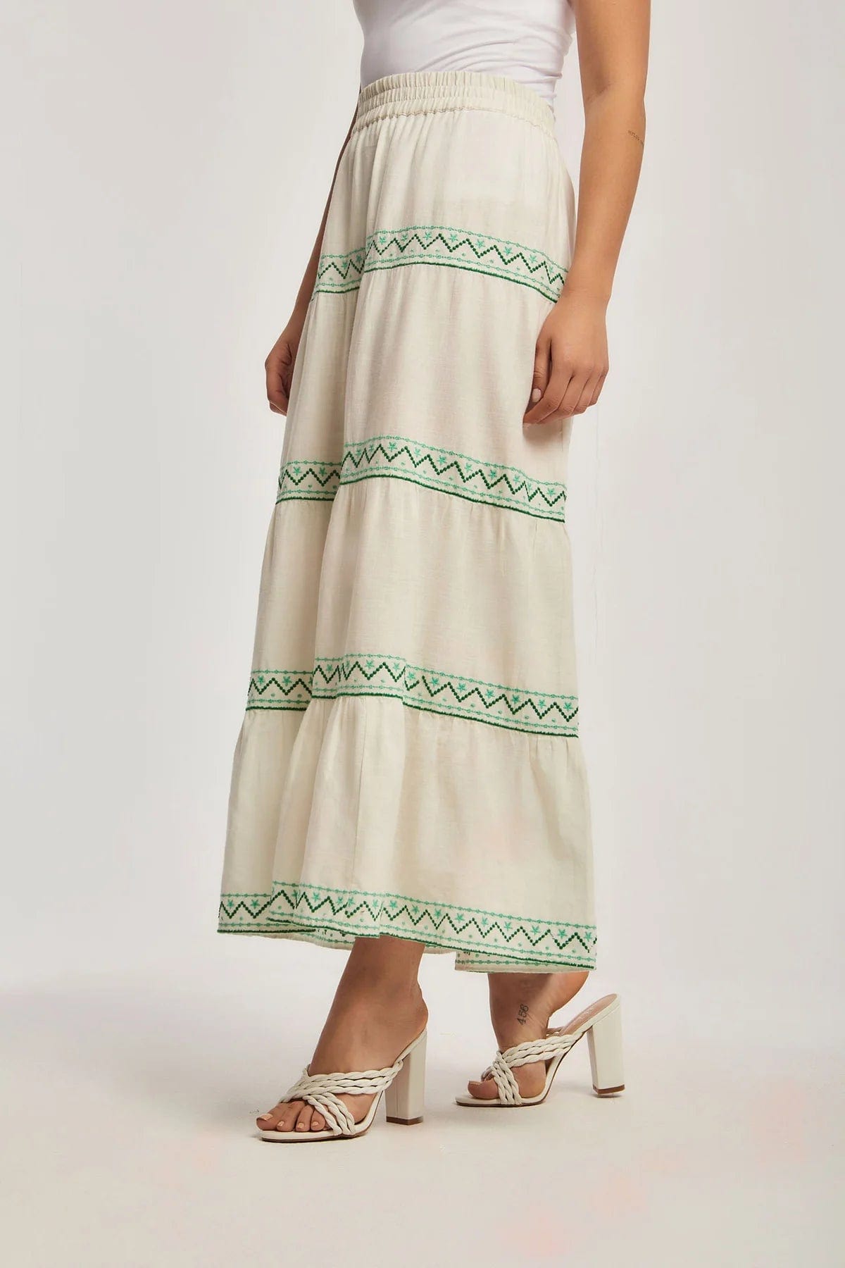 داليدرس تنورة نسائية مخططة بتطريز بخصر مطاطي أخضر