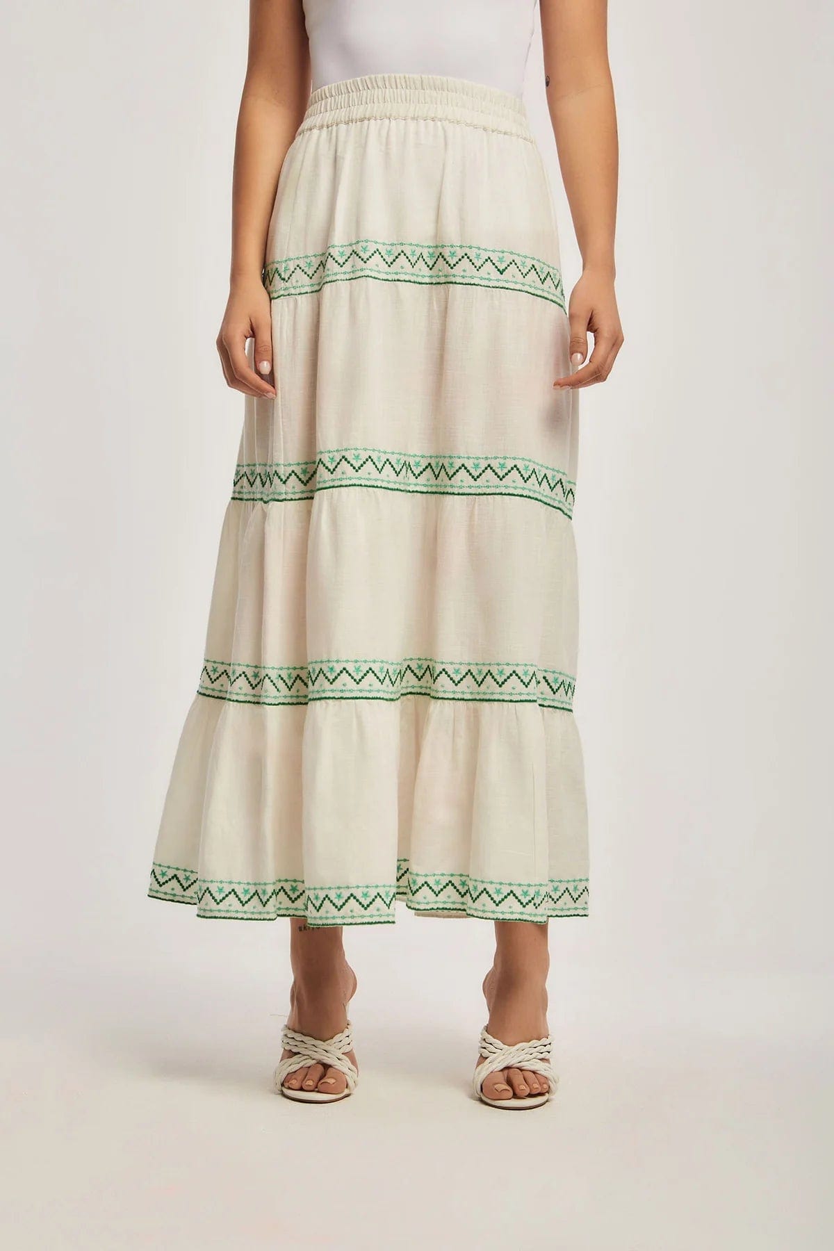 داليدرس تنورة نسائية مخططة بتطريز بخصر مطاطي أخضر