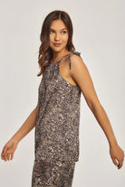 داليدرس بلوزة منقوشة بحمالات نسائي متعدد الألوان