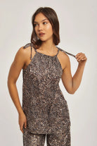 داليدرس بلوزة منقوشة بحمالات نسائي متعدد الألوان