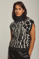 داليدرس بلوزة نسائية منسوجة برقبة مرتفعة أسود