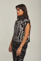 داليدرس بلوزة نسائية منسوجة برقبة مرتفعة أسود