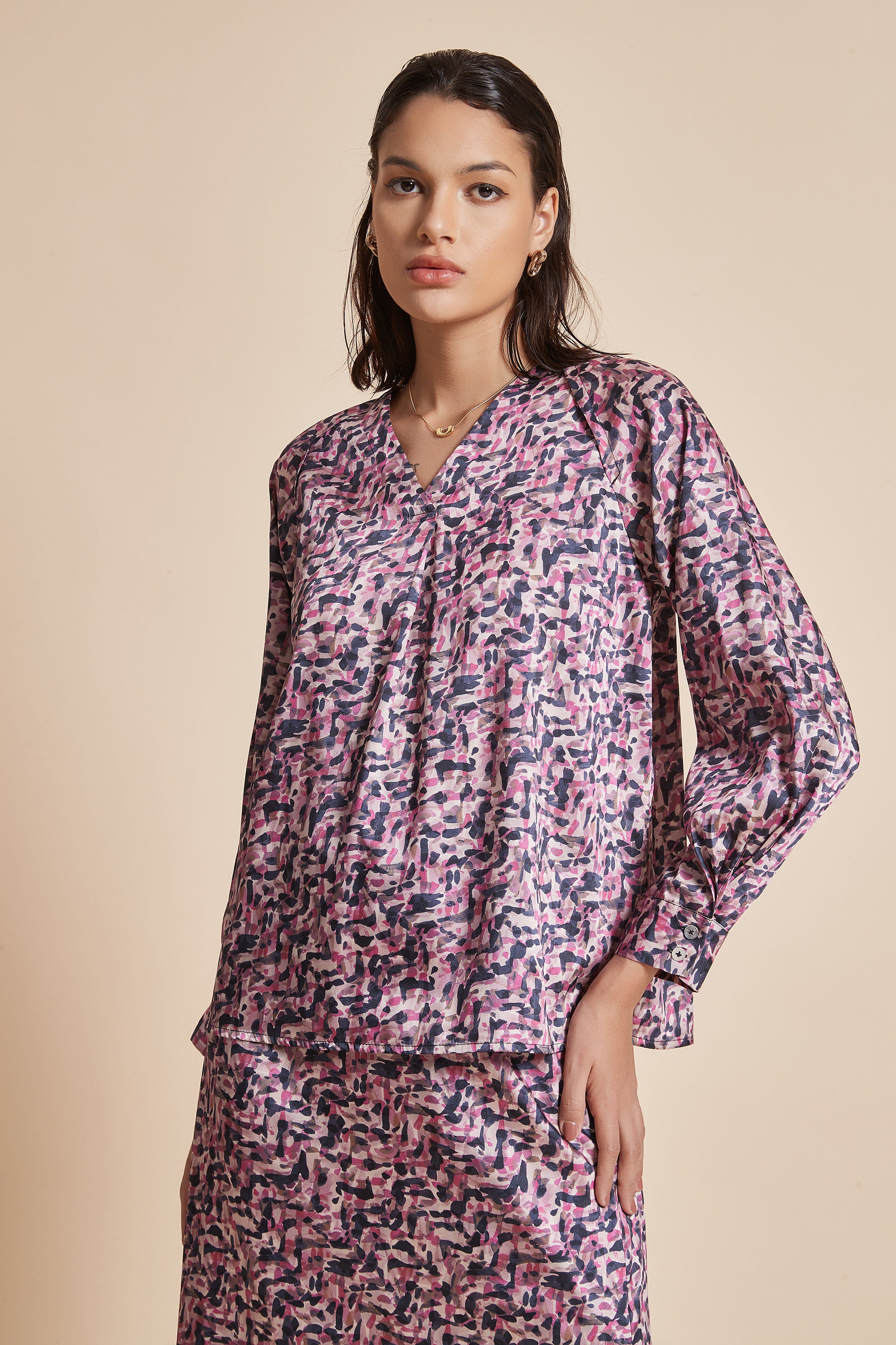 يولا بلوزة نسائية منقوشة بكم طويل ورقبة على شكل V