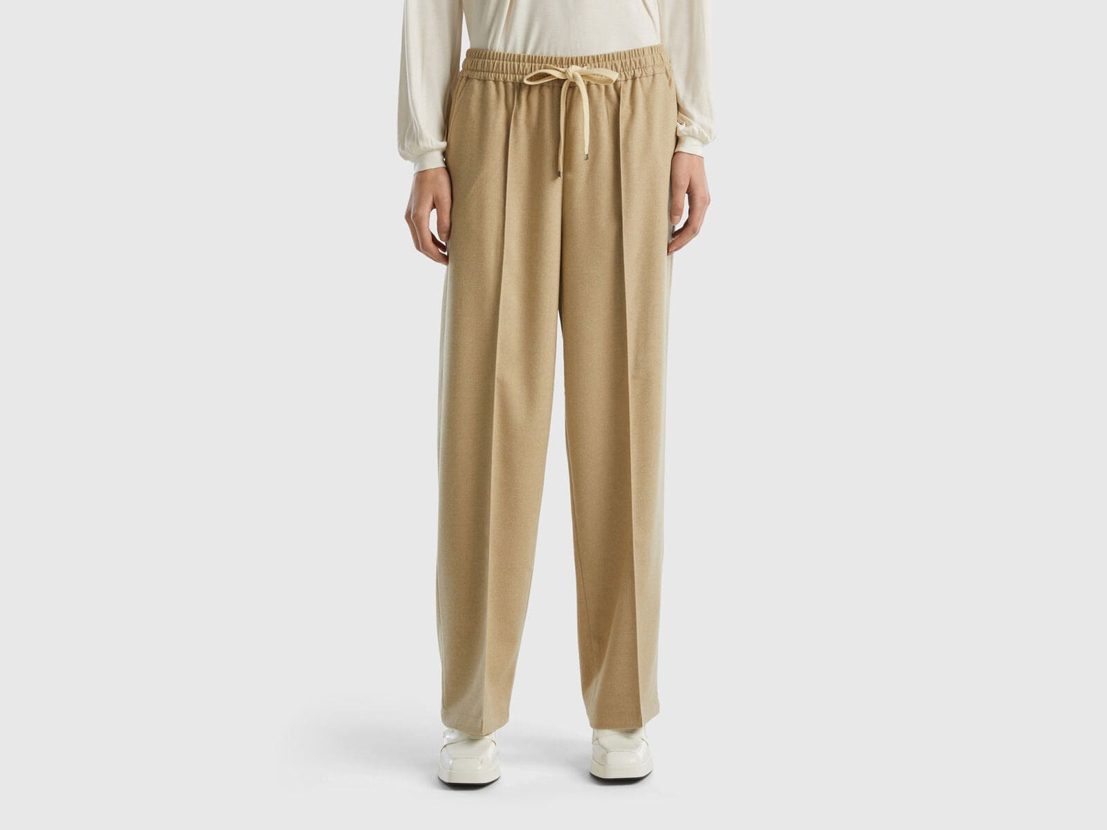 يونايتد كولورز اوف بينيتون بنطلون فيسكوز مخلوط بخصر مطاط برباط رجالي