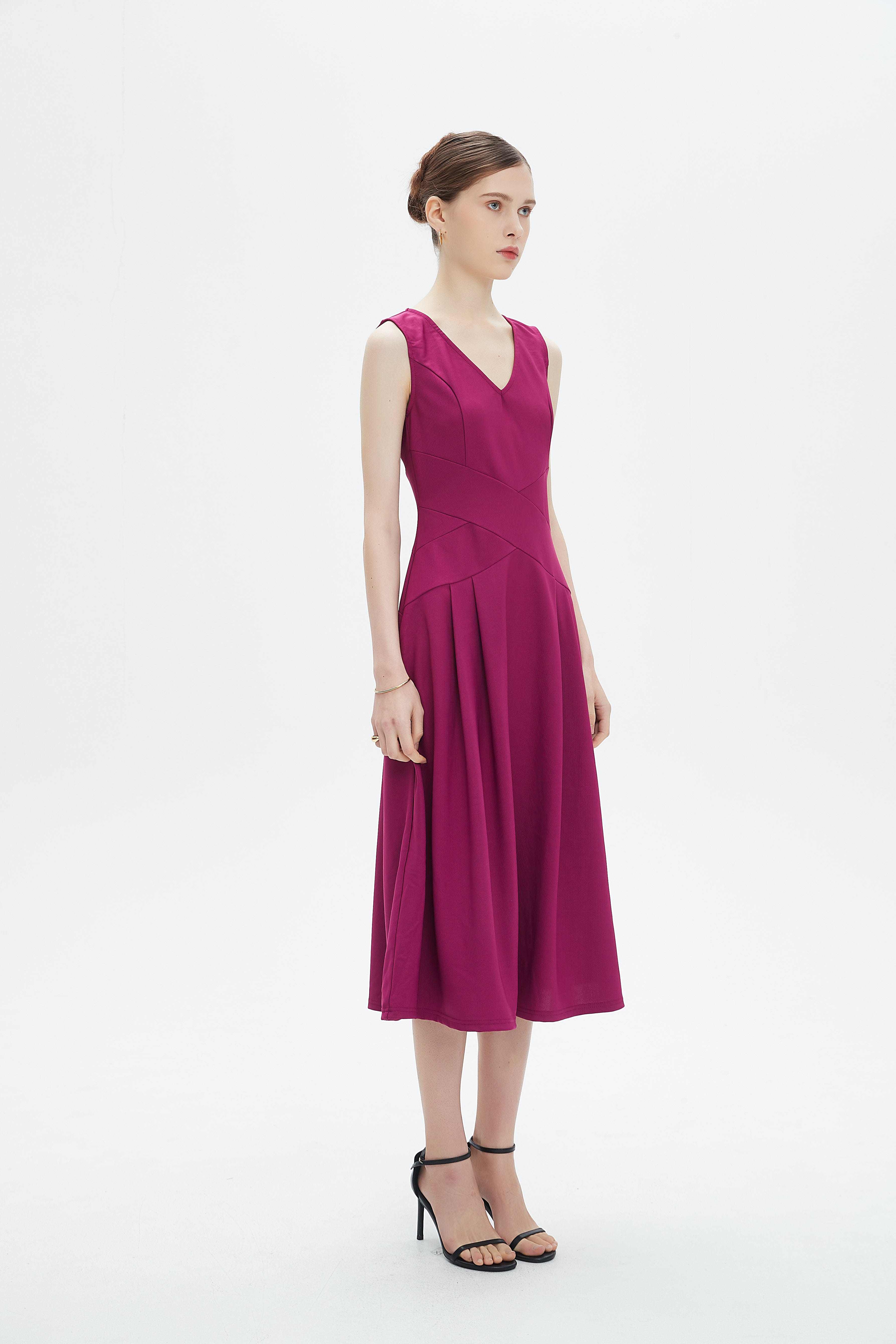 نتشي فستان ميدي سادة بفتحة رقبة V بدون كم