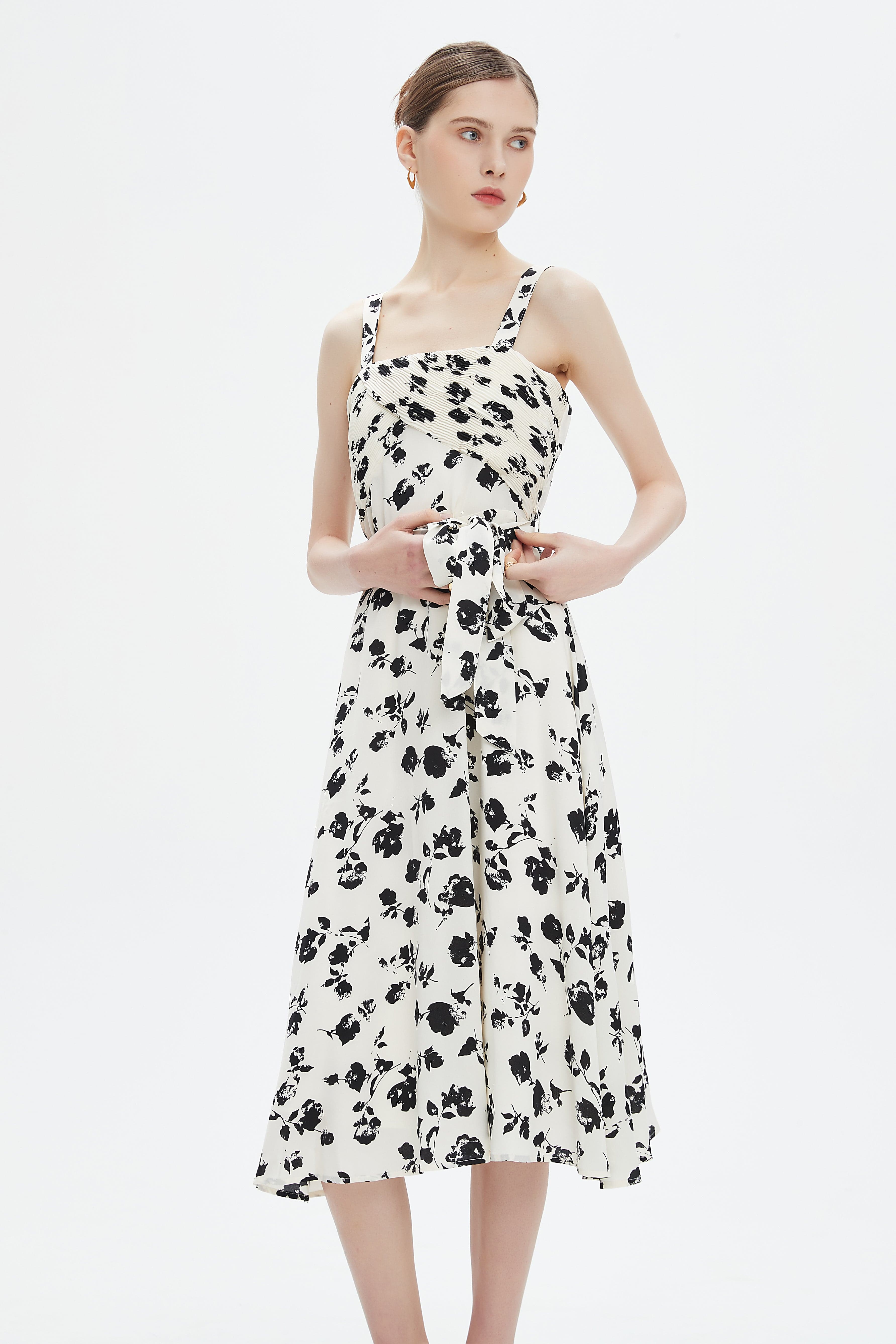 نتشي فستان ميدي بحمالات رفيعة مشجر ورود