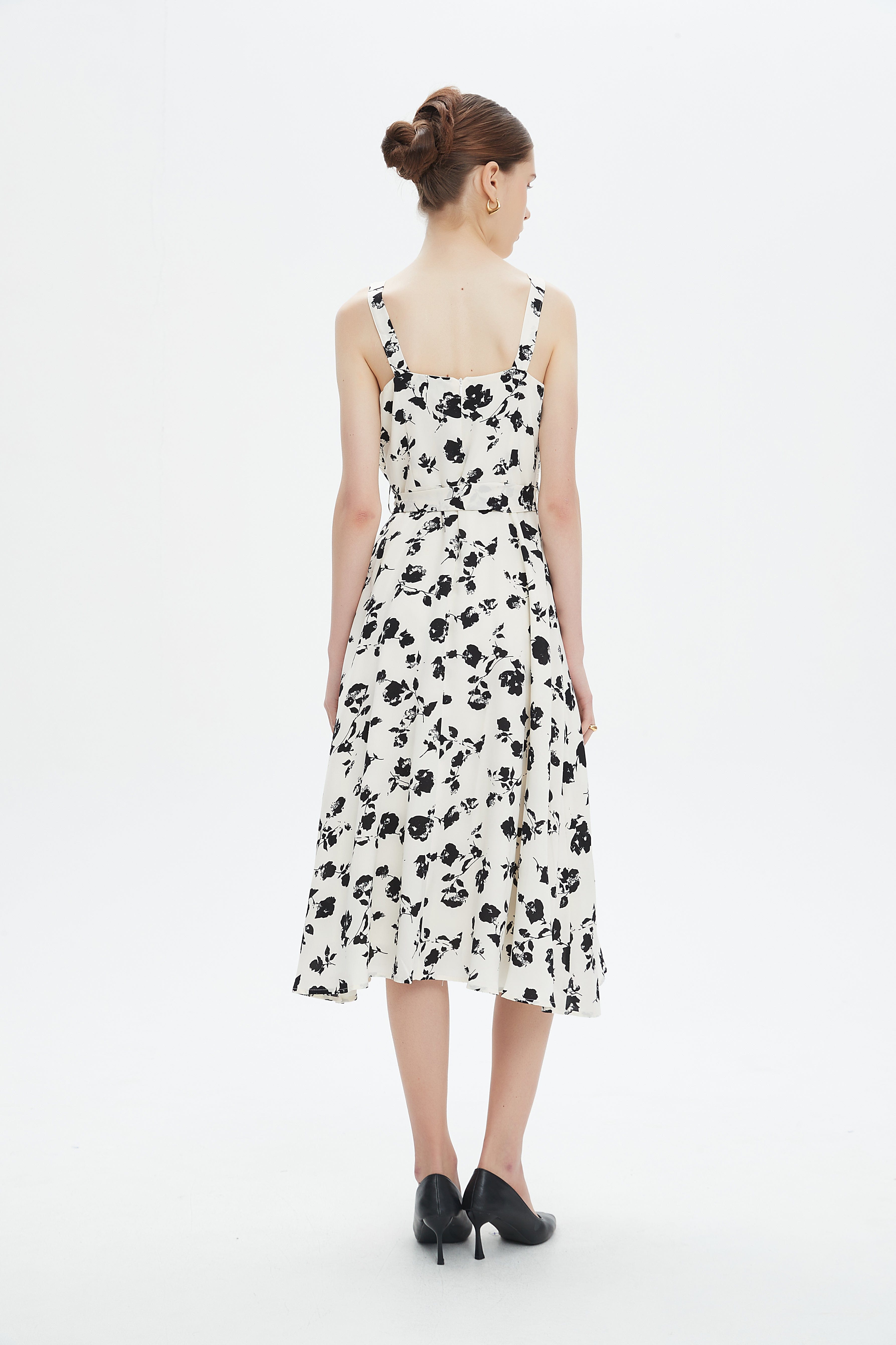 نتشي فستان ميدي بحمالات رفيعة مشجر ورود