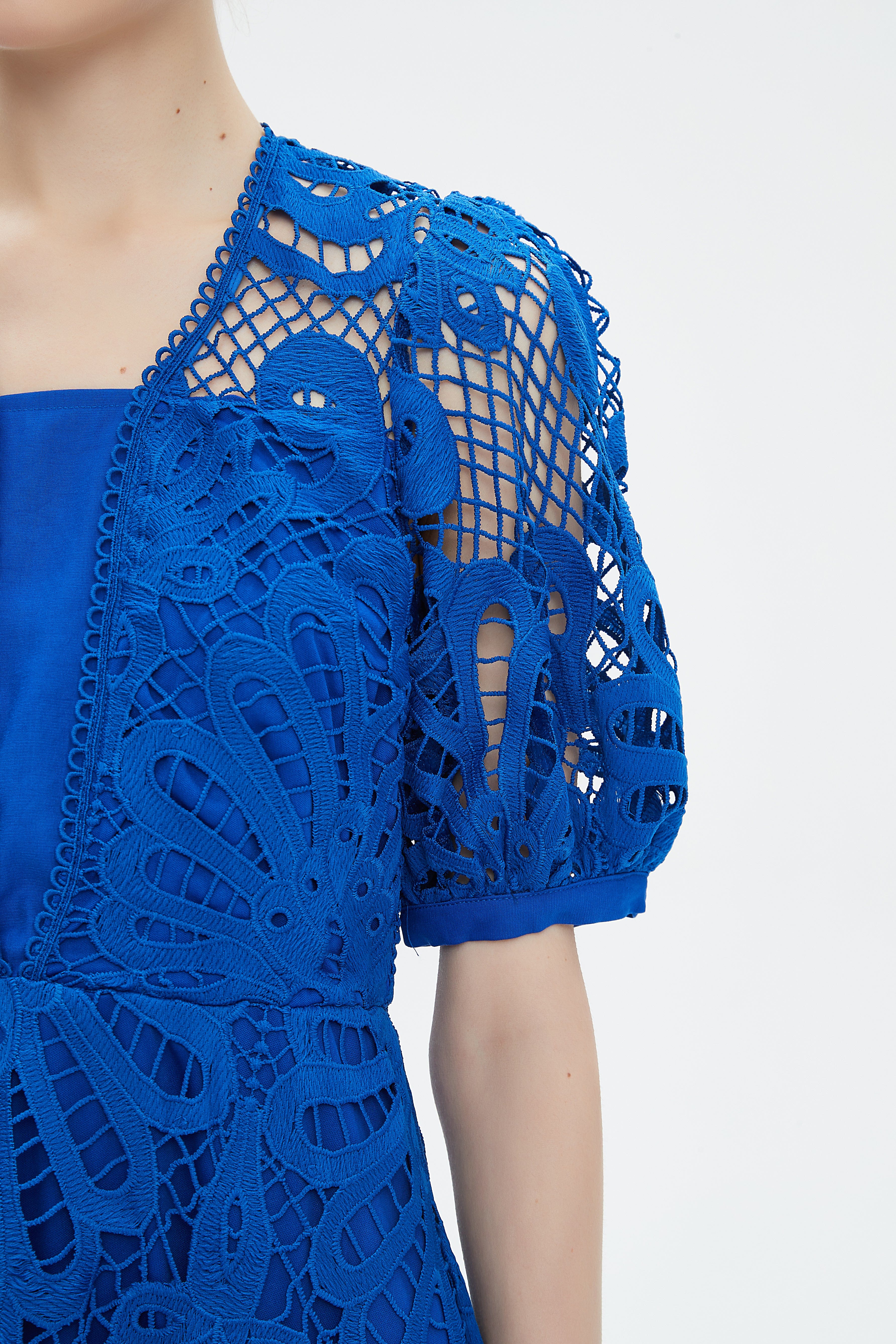 نتشي فستان ميدي مخرم نص كم بف نسائي