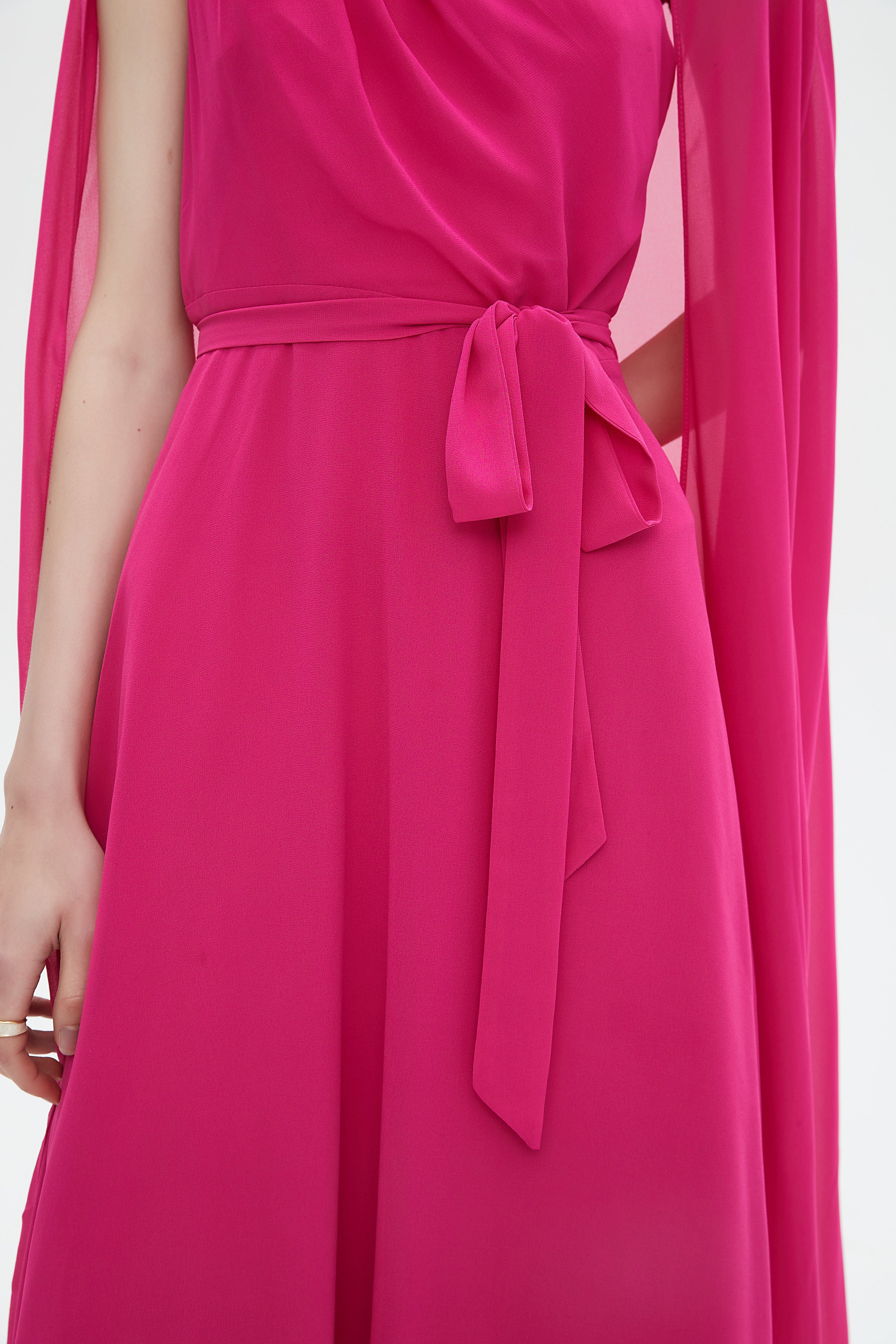 نتشي فستان ميدي كم طويل برباط عالخصر