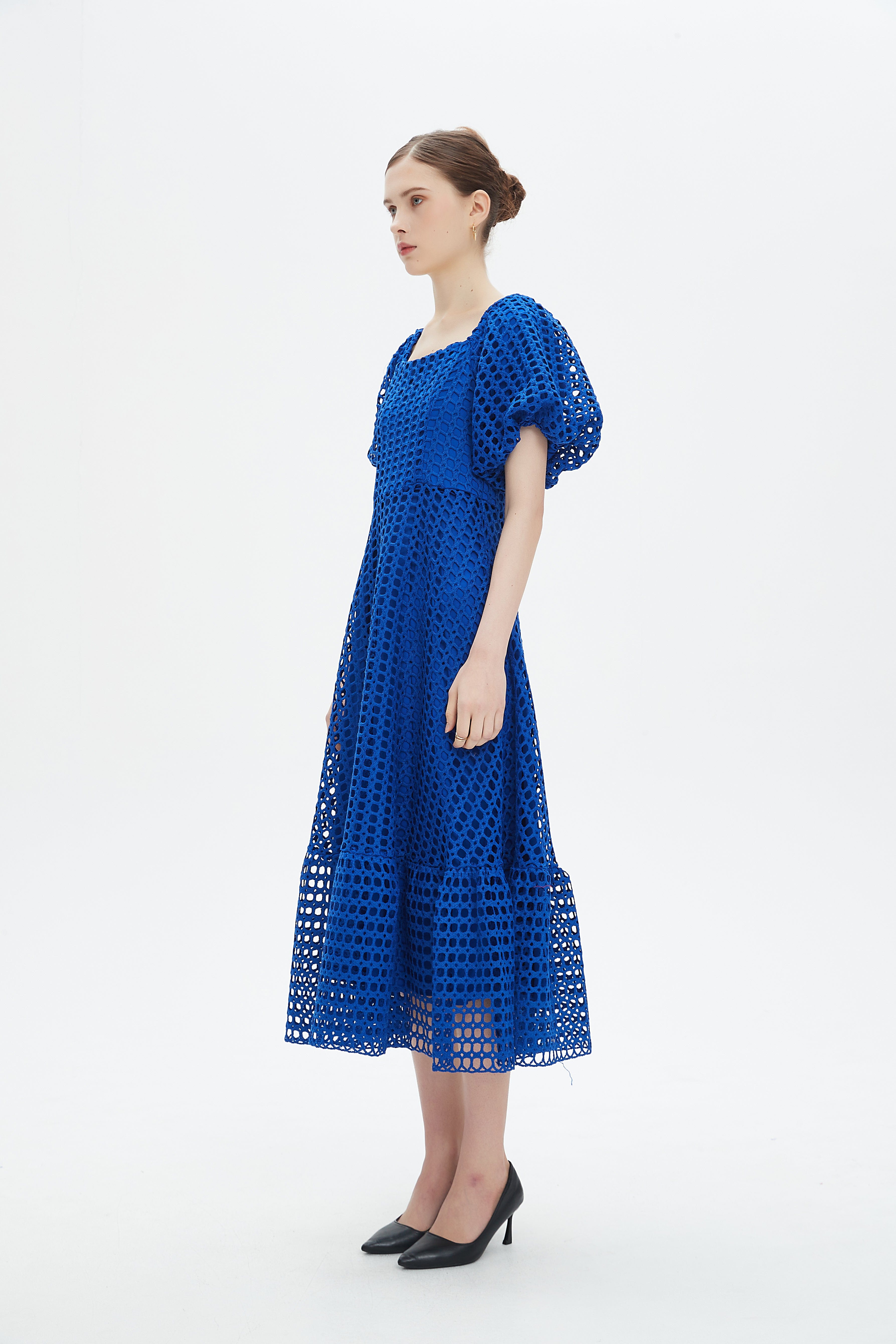 نتشي فستان ميدي منقط مبطن كم قصير بف