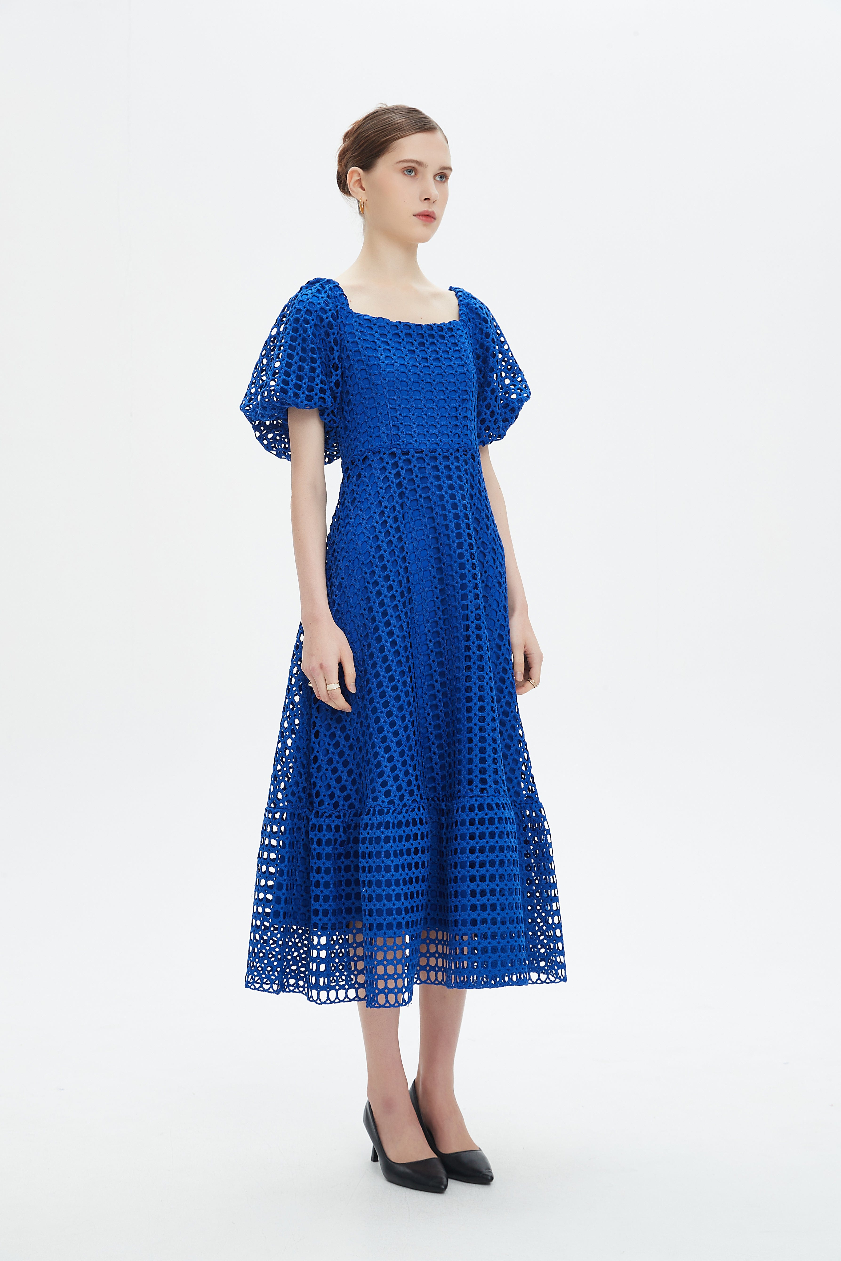 نتشي فستان ميدي منقط مبطن كم قصير بف