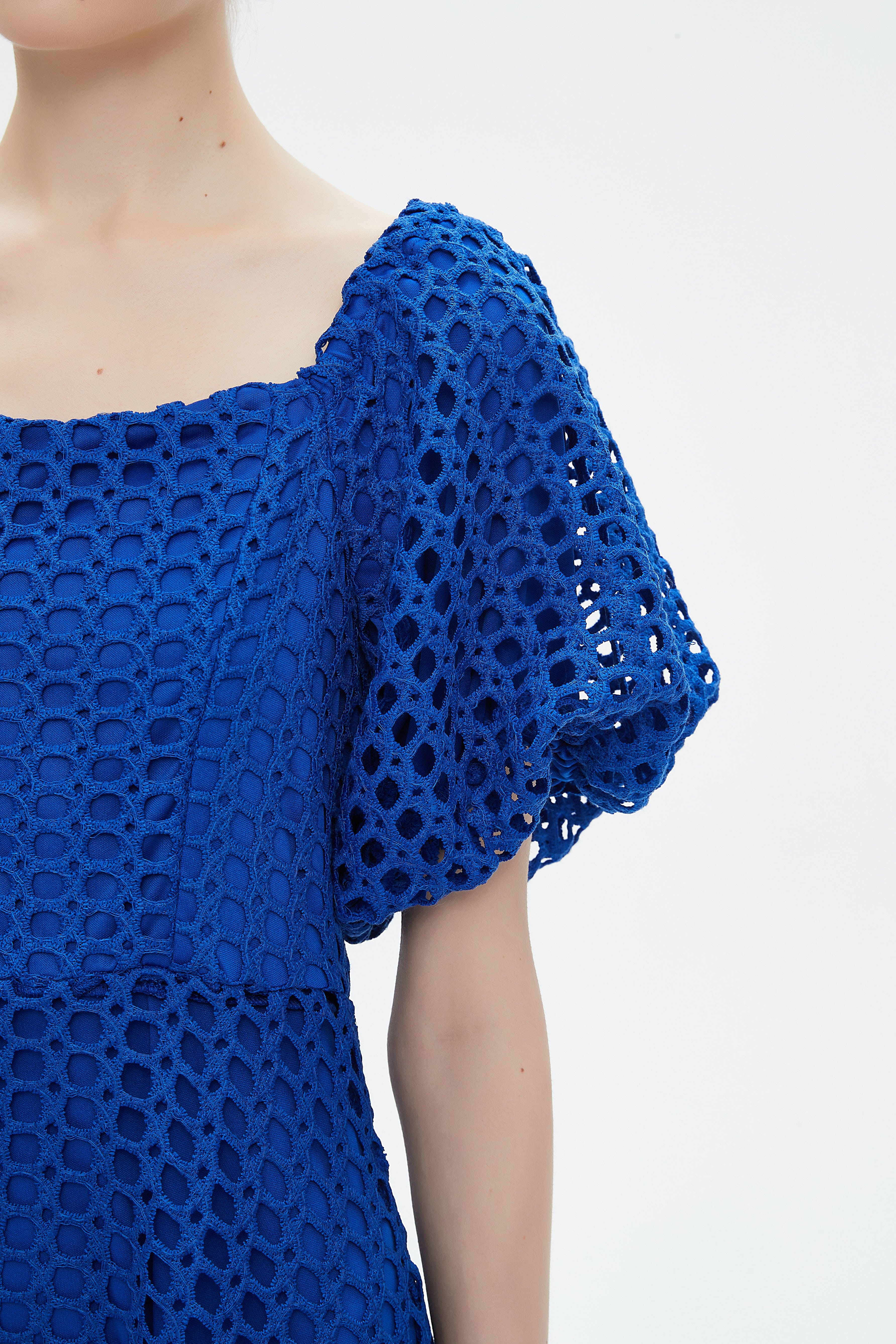 نتشي فستان ميدي منقط مبطن كم قصير بف