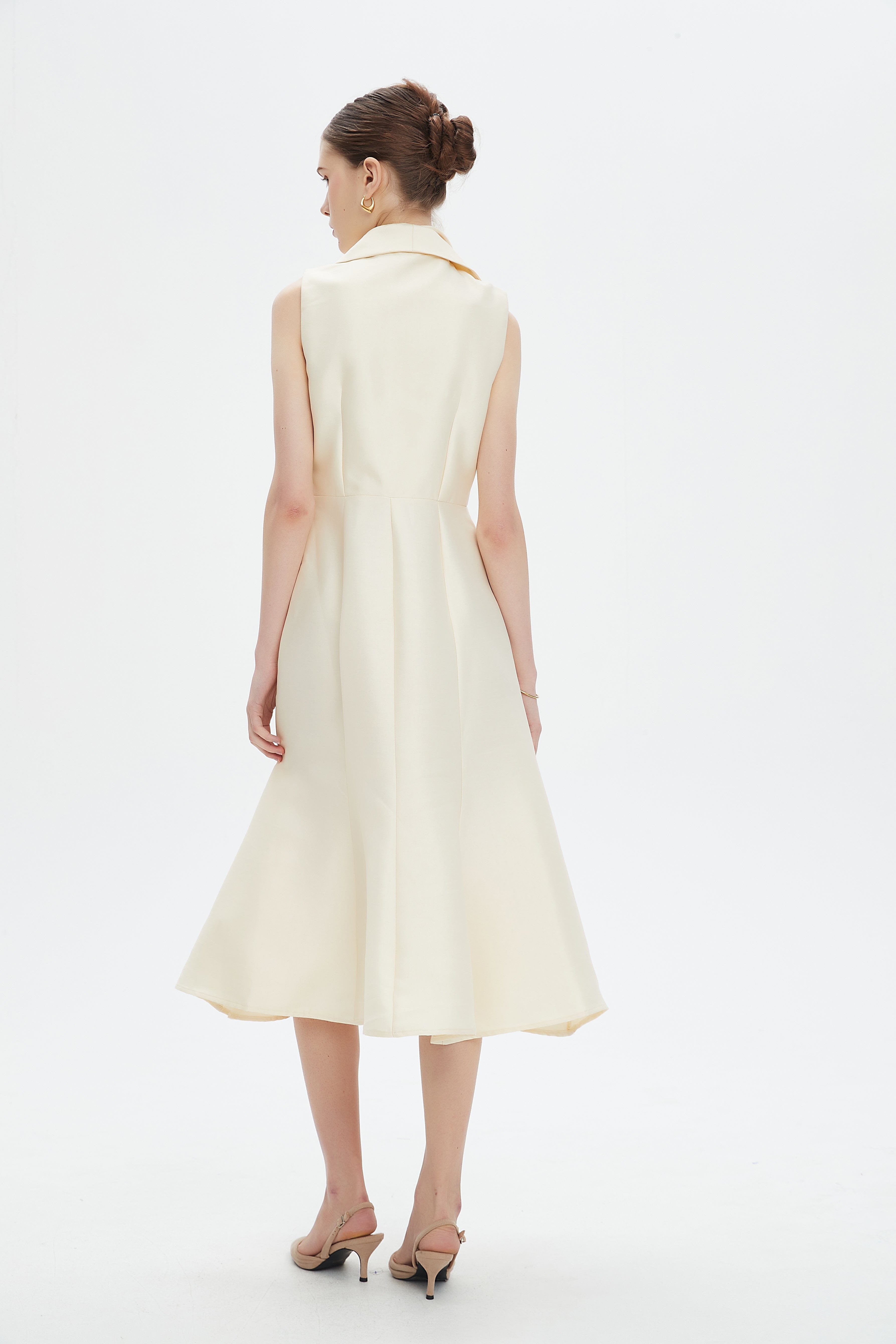 نتشي فستان ميدي بدون أكمام لف بياقة عريضة