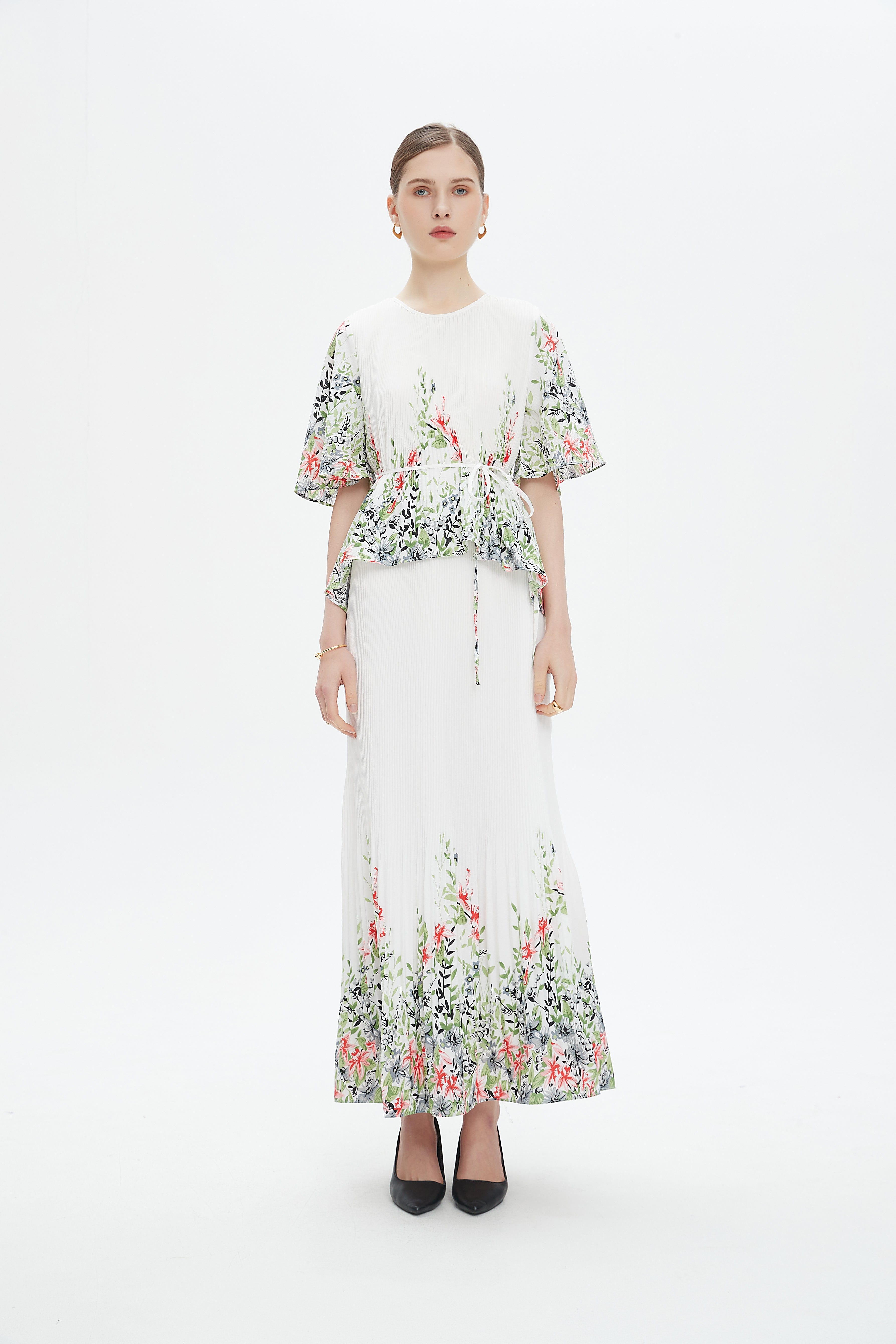 نتشي فستان طويل بأكمام قصيرة مشجر بليسية