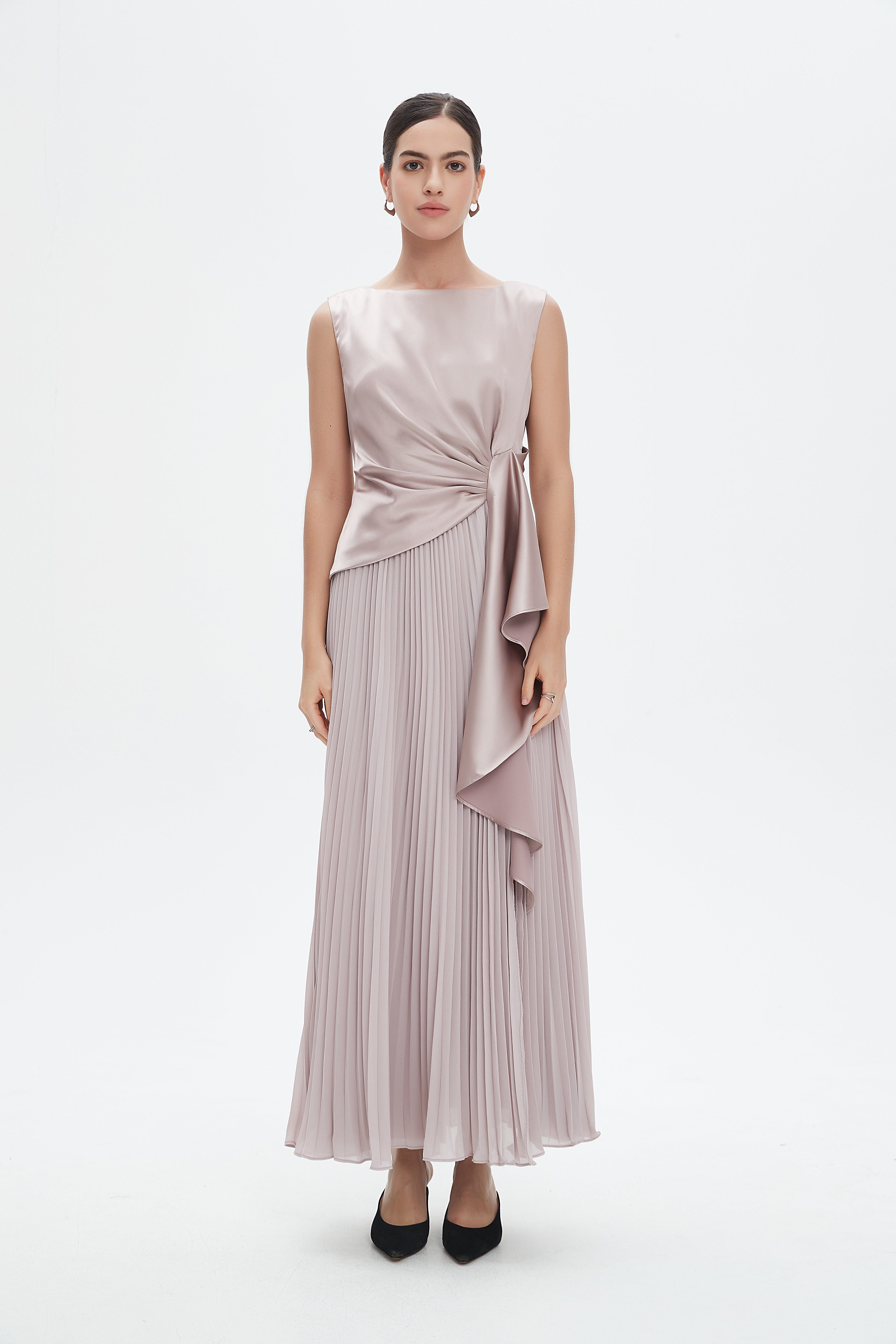 نتشي فستان ماكسي بدون أكمام سادة بليسيه من اسفل