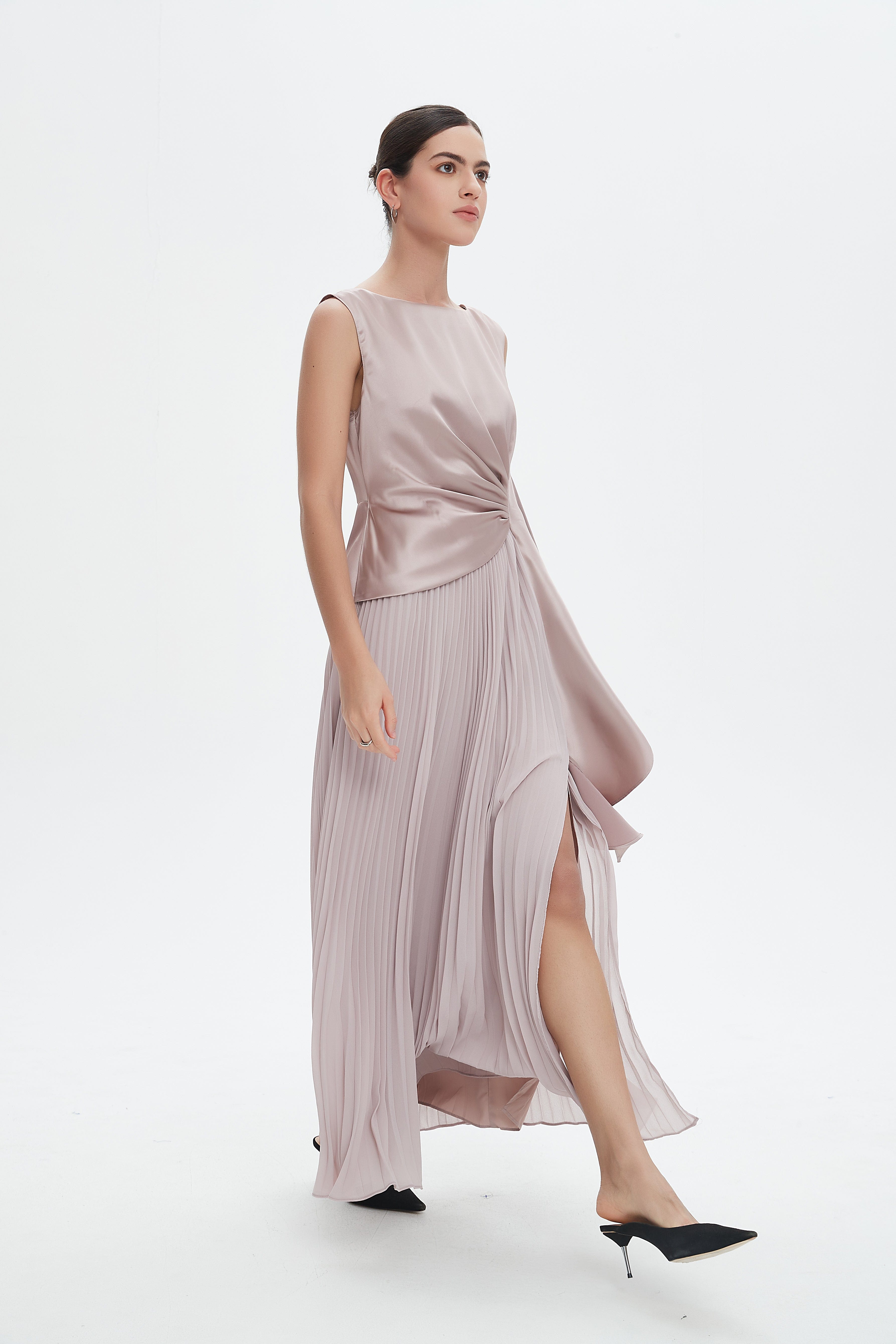 نتشي فستان ماكسي بدون أكمام سادة بليسيه من اسفل