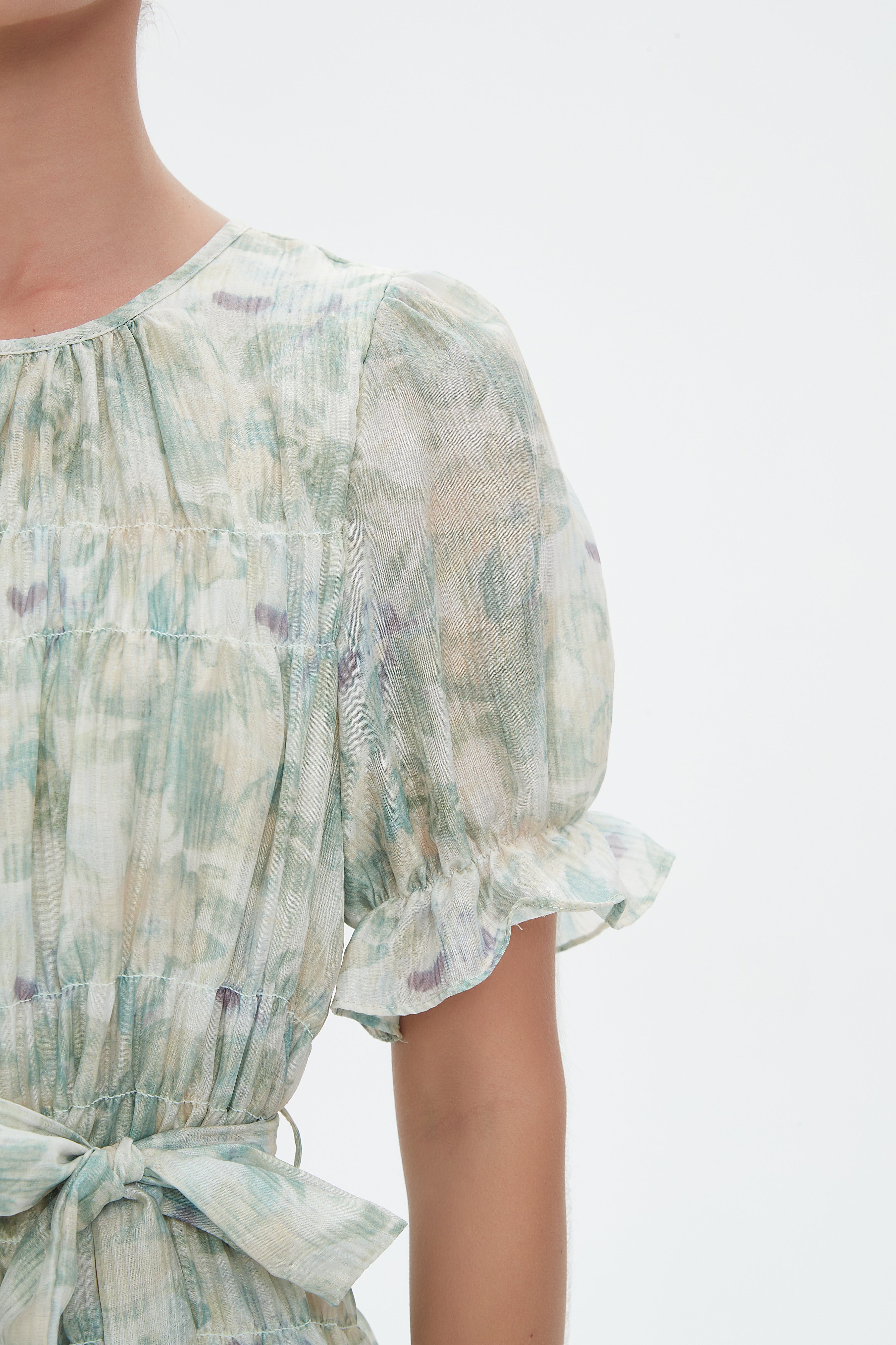 نتشي فستان ميدي بأكمام قصيرة مشجر برباط خصر