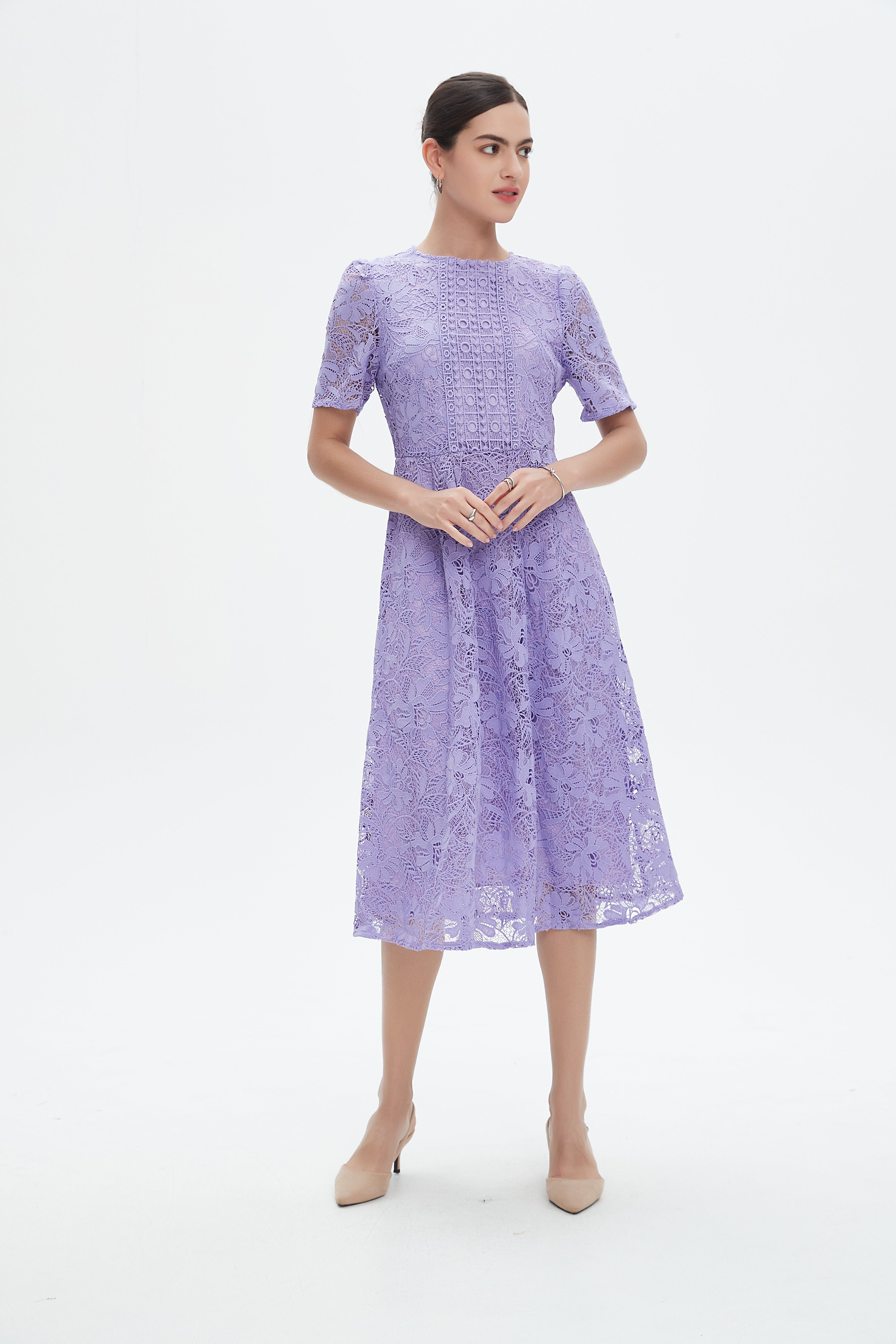 نتشي فستان ميدي بأكمام قصيرة بتطريز مشجر