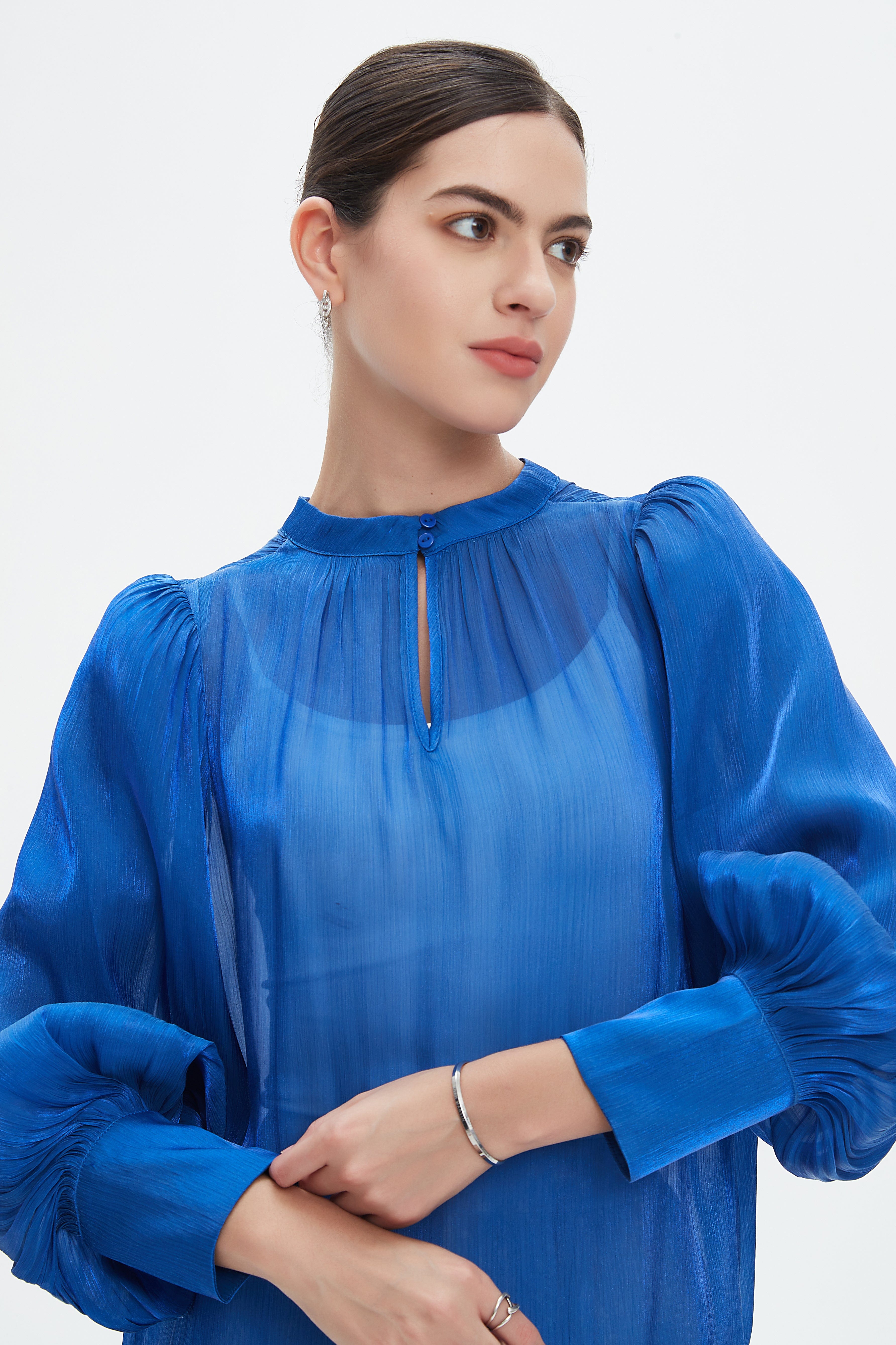 نتشي بلوزة بأكمام طويلة نسائية منفوخة بلميع