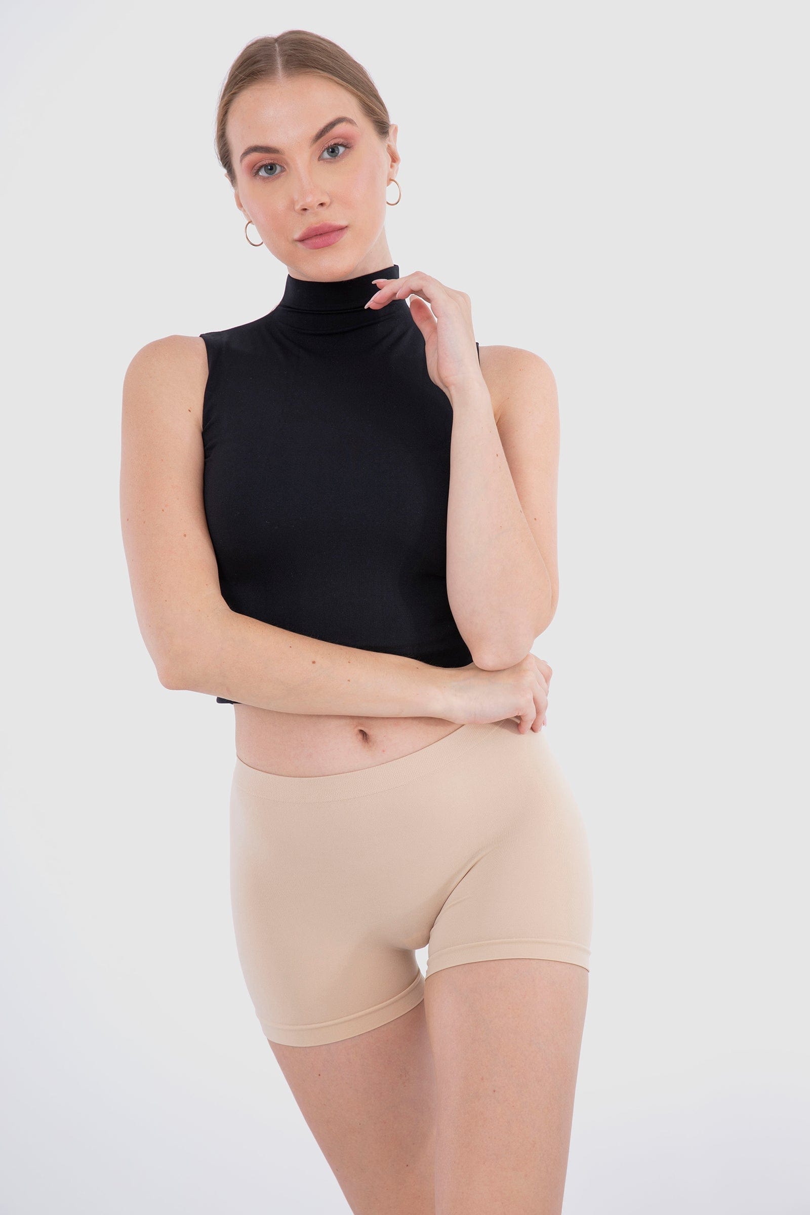 كارينا هوت شورت ميكروفايبر سادة