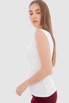 كارينا بلوزة كت بدون أكمام بياقة دائرية سادة