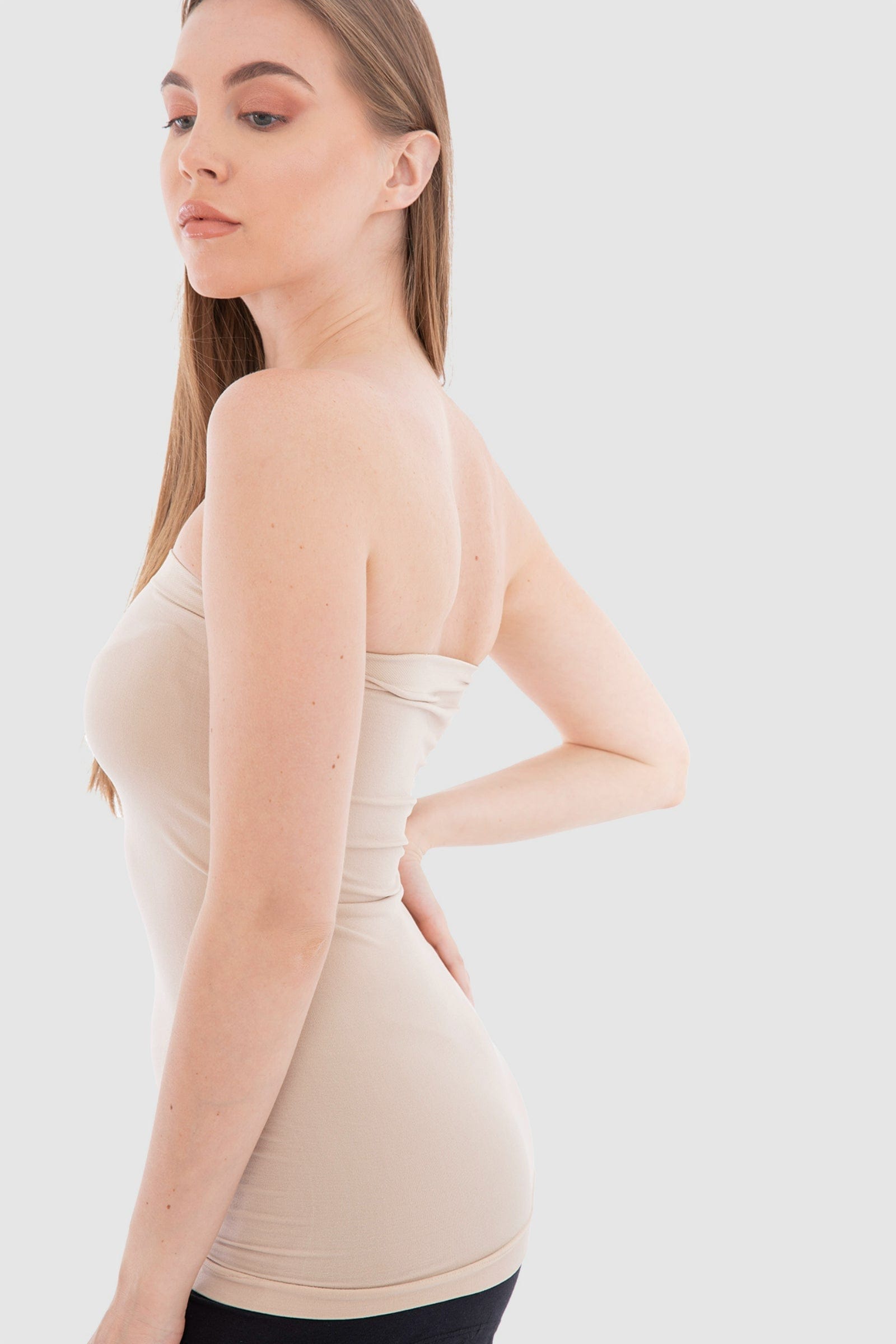 كارينا تانك توب انبوبي بدون حمالات