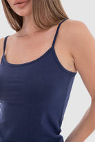 كارينا توب ضيق حريمي سادة بحمالات رفيعة