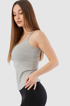 كارينا توب ضيق حريمي سادة بحمالات رفيعة