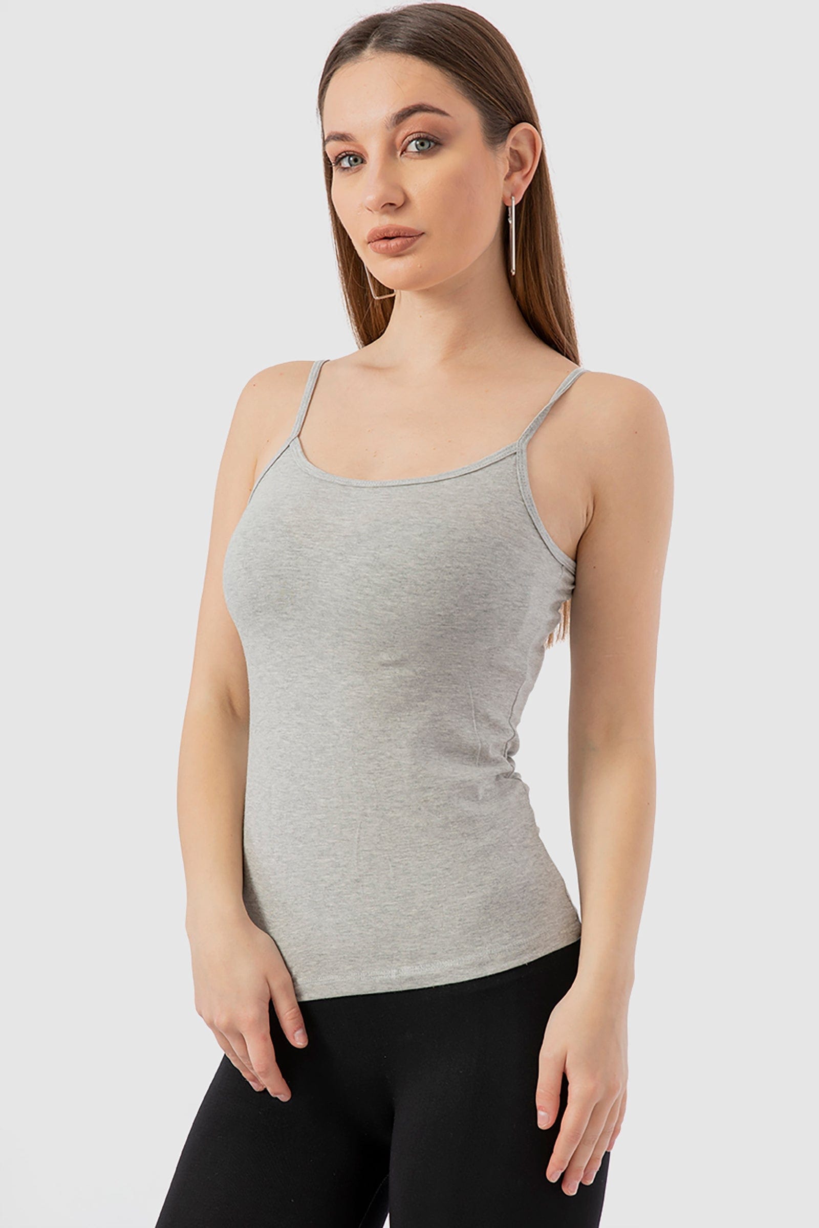 كارينا توب ضيق حريمي سادة بحمالات رفيعة