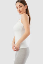 كارينا توب ضيق حريمي سادة بحمالات رفيعة