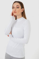 كارينا بلوزة سادة بأكمام طويلة بياقة عالية