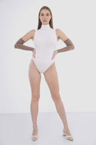 كارينا بدي سوت بدون أكمام بياقة عالية