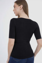 كارينا بلوزة سادة كم قصير مايكروفايبر بياقة دائرية